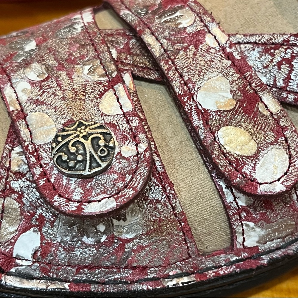 Finn Comfort Silver Floral Sandals Burgundy Arch Support Vacation Travel 39 - Picture 3 of 16